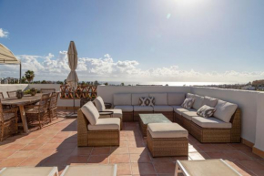 Bright 3 bedroom Townhouse with stunning views